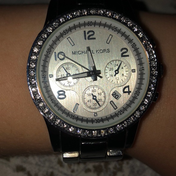 Micheal Kors Designer Silver Watch - Picture 4 of 4